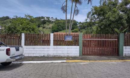 Casa Madeira para Venda em Praia da Gamboa Garopaba-SC