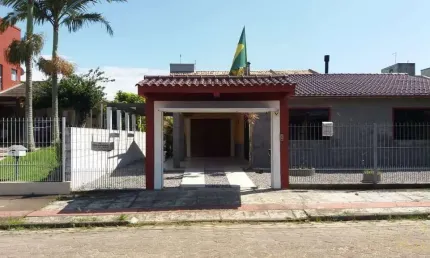 Casa Alvenaria para Venda em Pinguirito Garopaba-SC
