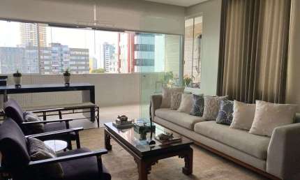 Apartamento, fino acabamento, 232m², nascente, 2 suítes, área de serviço, varanda gourmet, 3/4, finamente decorado, climatizado. Agende sua visita!