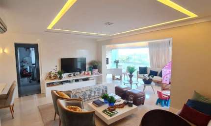 Patamares, 130m², vista mar, andar alto, varanda integrada, 1 suíte, climatizado, fino acabamento, 2 vagas, fino acabamento. Agende sua visita!