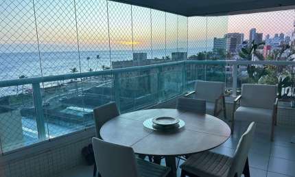Ondina, 120m², alto padrão, climatizado, varanda gourmet, vista mar, fino acamanto, decorado, 2 suítes, área de serviço, 3 vagas. Agende sua visita!