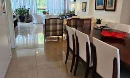 Ondina, 208m², alto padrão, climatizado, varanda integrada, hidromassagem, suíte master com closet, 4 suítes, 3 vagas. Agende sua visita!