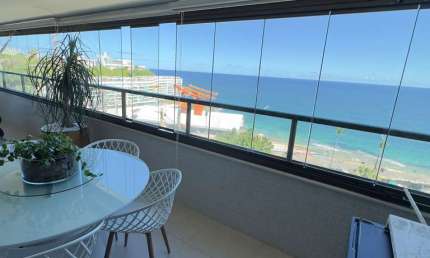 Apartamento na Barra alto padrão, 3 suítes, 3 vagas, dependência, vista mar, 183m², varanda gourmet, fino acabamento. Agende sua visita!