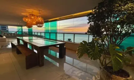 Ladeira da Barra 277m², 4 suítes, varanda gourmet, vista mar maravilhosa, climatizado, fino acabamento, 4 vagas. Agende sua visita!