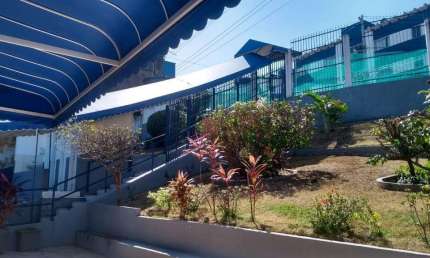 Prédio comercial 600m², excelente localização, transporte público na porta, 20 salas, 8 banheiros, disponível para locação. Agende sua visita!