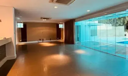 Mansão Alphaville 1, nascente, finamente decorada, 4 suítes, piscina privativa, climatizado, sauna, área verde, alto luxo! Agende sua visita!