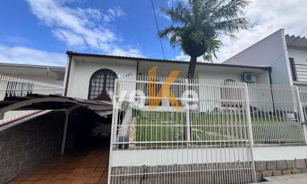 Casa com 3 quartos à venda no Barreiros, São José 