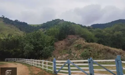 Fazenda para Venda em Piraí, Área Rural, 2 dormitórios, 1 banheiro, 2 vagas