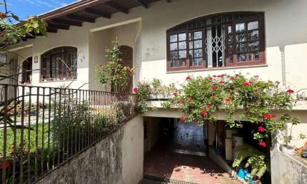 Casa para Venda em Curitiba, Tingui, 3 dormitórios, 1 suíte, 2 banheiros, 3 vagas