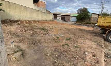 Terreno à venda na Rua Santa Rita de Cássia, Nova Fortaleza, Divinópolis
