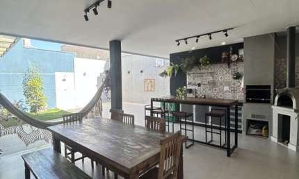 Casa com 3 quartos à venda na Rua Oito de Março, 81, Santa Marta, Divinópolis