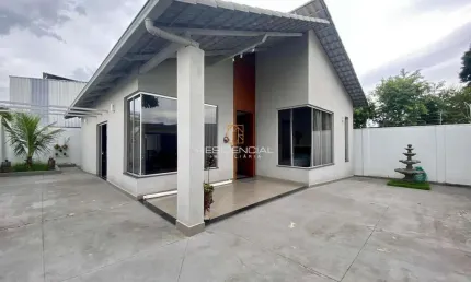 CASA À VENDA NO BAIRRO SÃO JOSÉ - Charme e Comodidade em Porteira Fechada!