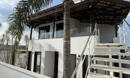 Casa com piscina e hidromassagem a venda no São Roque.