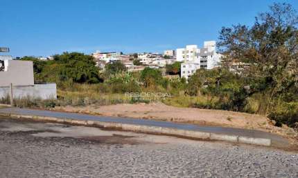 Terreno à venda na Rua Olímpio Moreira, 00, Interlagos, Divinópolis