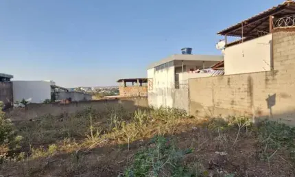 Terreno à venda na Rua Noé Soares, SN, Belvedere II, Divinópolis