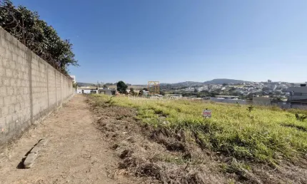 Terreno à venda na Rua Amélia Batista Leite, SN, São Roque, Divinópolis