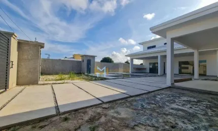 Casa nova de 04 suítes em condomínio fechado em Porto Seguro!