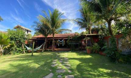 Casa excelente com amplo quintal perto da praia em Arraial!