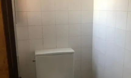 Lindo apartamento pronto pra morar, planta bem distribuída,quartos grandes,ampla cozinha , muito bem decorado.
