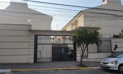 Lindo sobrado em condomínio fechado, projeto muito ela dorado, cômodos grandes , cozinha ampla.
