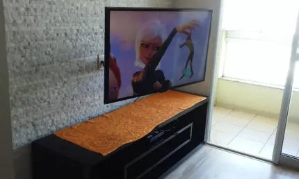 Andar alto, vista privilegiada diferenciais: 2 dormitórios espaçosos, sendo 1 suíte, proporcionando mais conforto e privacidade sala ampla para 2 ambientes, perfeita para criar um espaço de convivênci