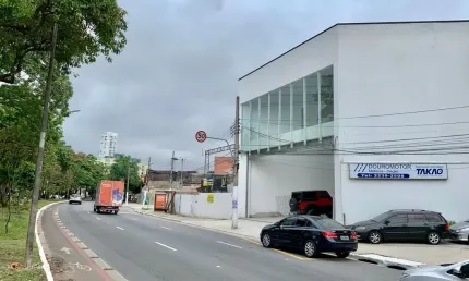 Imóvel novo, composto por galpão com telhado térmico, pé direito com 9 metro , portas automáticas, fachada pele de vidro, escritório, 2 banheiros .