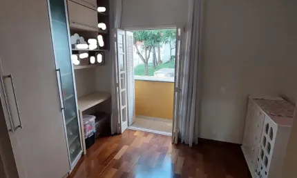 Lindo sobrado em condomínio fechado pronto para morar