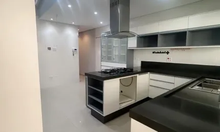 Sobrado com 141 m2 de área construída totalmente planejado e pronto para morar na melhor região da água fria/sp. rua charmosa e monitorada. imóvel conta com 03 suítes sendo 01 com closet, varanda na s