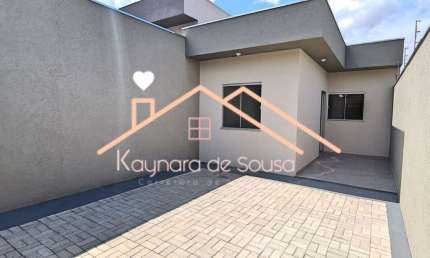 Casa linda com 3 quartos, sendo 1 suíte,  no Parque Real!!
