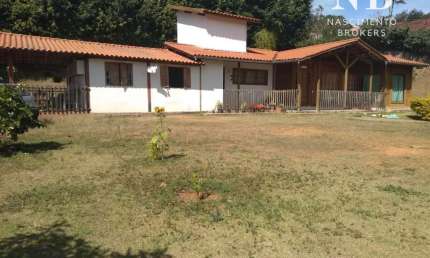 Granja a VENDA em Simão Pereira com 1308 m² composta por 03 suítes, 03 salas: