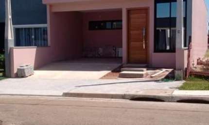 Casa em Condomínio para Locação em Itapetininga, Residencial Lago dos Ipês, 3 dormitórios, 1 suíte, 2 banheiros, 2 vagas