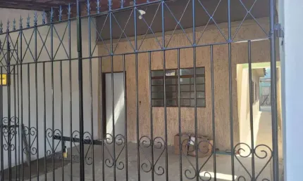 Casa para Venda em Itapetininga, Vila Regina, 2 dormitórios, 1 banheiro, 2 vagas