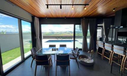 Casa à venda com vista panorâmica em condomínio no Urbanova, SJC - SP