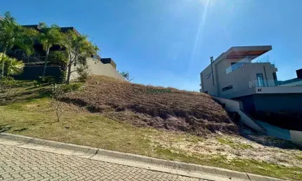 Reserva do Paratehy - Terreno com 714m² a venda em declive, vista livre APP