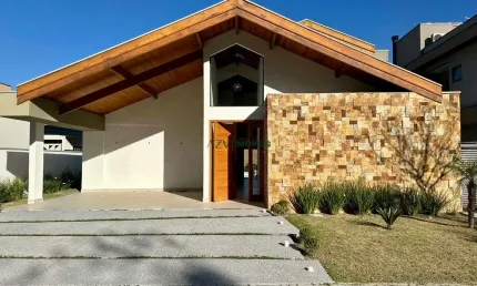 Casa Térrea com Mezanino e Piscina no Condomínio Alphaville II