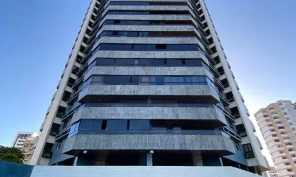 Edifício  beira mar em candeias  apto com  4 suítes  sala para três ambientes  varanda grande  2 apto por andar  cozinha, copa, lavabo! dispensa, área de serviço completa  3 vagas de garagem