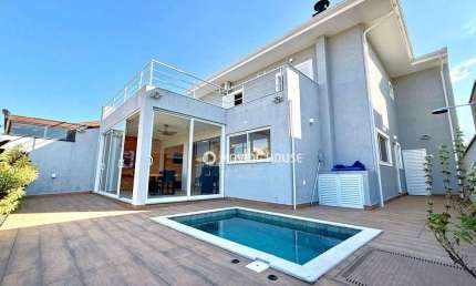 Casa à Venda no Condomínio Vivenda das Cerejeiras em Valinhos/SP