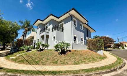 Casa à Venda no Condomínio Vivenda das Cerejeiras em Valinhos/SP