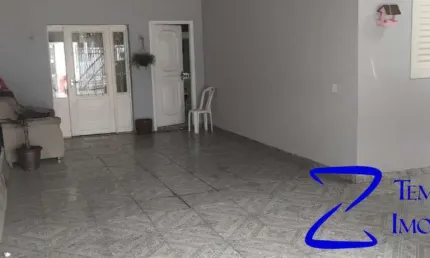 CASA A VENDA NO BAIRRO N. APARECIDA C/ 2 QUARTOS QUINTAL VAGA P/ 3 VEICULOS E EDICULA COMPLETA NOS FUNDOS.
