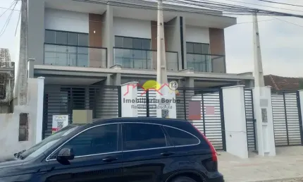 12043 - Sobrado Geminado com 02 Vagas de Garagem no Bairro  Guanabara -