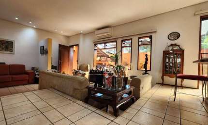 Casa incrível na Vila Ipojuca! 3 suites, 4 vagas de garagem e Varanda Gourmet!