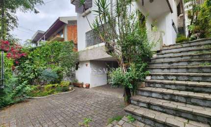 Sobrado de Alto Luxo na Vila Madalena – Em Frente ao Colégio Rainha da Paz