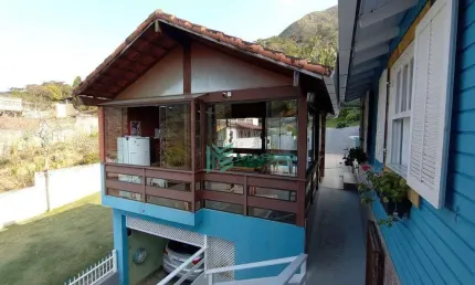 Casa com 3 dormitórios à venda, 120 m² por R$ 650.000 - Jardim Meudon - Teresópolis/RJ