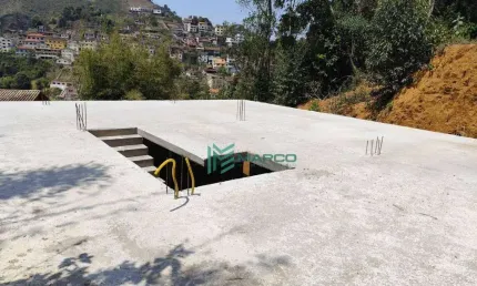 Terreno à venda, 900 m² por R$ 220.000 - Vale do Paraíso - Teresópolis/RJ
