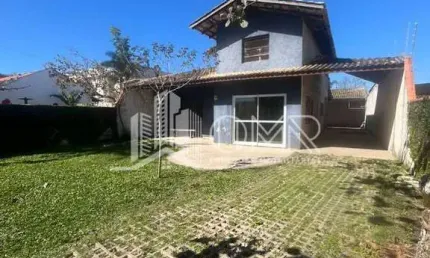 Casa com três quartos para locação itajuba amplo quintal