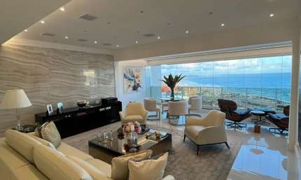 Fantástico apartamento totalmente frente mar, no condomínio mais desejado da orla de Salvador! Rodeado de belezas naturais. Um apt. pronto para morar com elegância e conforto!