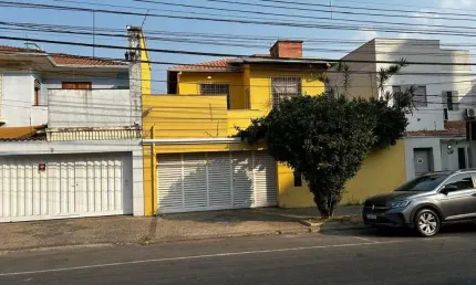 Casa 03 quartos  à venda   no bairro Floresta Rua Aquiles Lobo