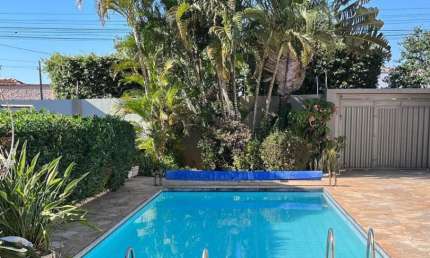 Casa com 4 quartos à venda na Rua Tupinambaranas, Centro, Tupã