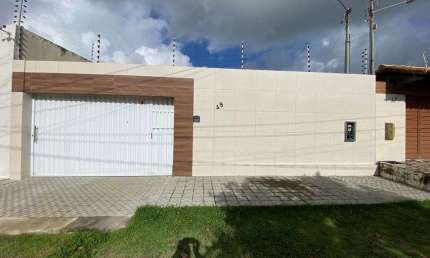 Excelente casa térrea, com piscina e churrasqueira, próxima a praia - Atalaia Nova
