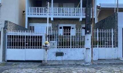 Excelente opção de moradia na Farolândia, casa de andar com 4 quartos